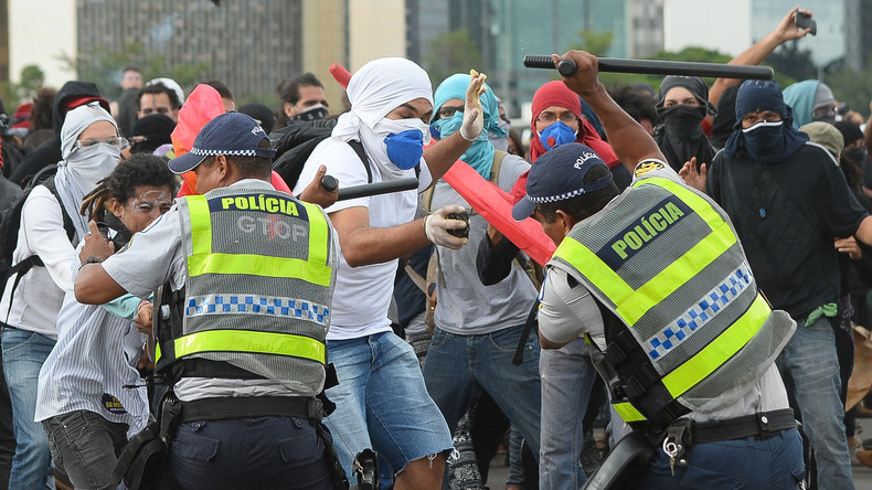 Brésil : des manifestations contre un plan d'austérité voté par le Sénat dégénèrent (VIDEOS)