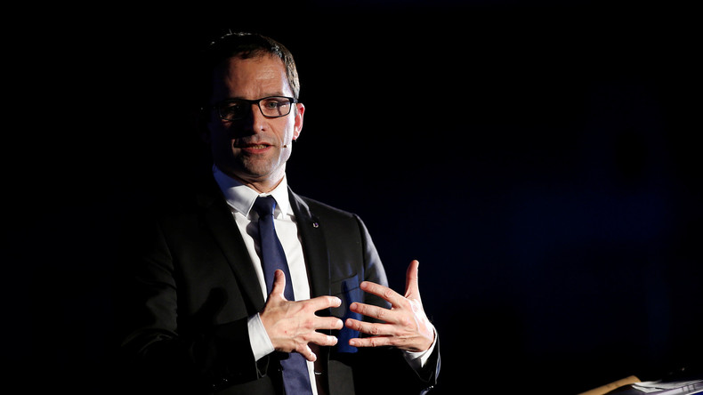 Café interdit aux femmes à Sevran : Benoît Hamon «relativise» en les comparant aux «cafés ouvriers»