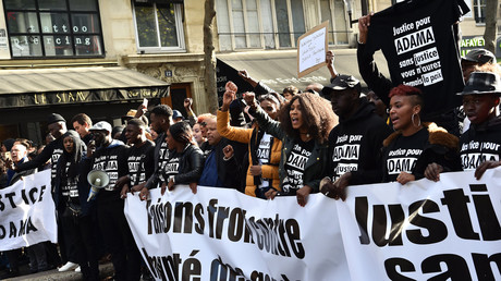 Des manifestants réclamant  «justice» pour Adama Traoré, début novembre 2016, à Paris