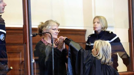 Jacqueline Sauvage et son avocate lors de son procès en appel.
