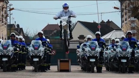  Les élèves motards du CNFM ont rendu hommage à leurs collègues agressés à Viry-Chaâtillon en octobre