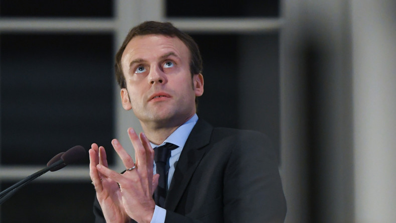 Plaidoyer pour l'accueil des migrants et discours en anglais : Macron agite Twitter depuis Berlin
