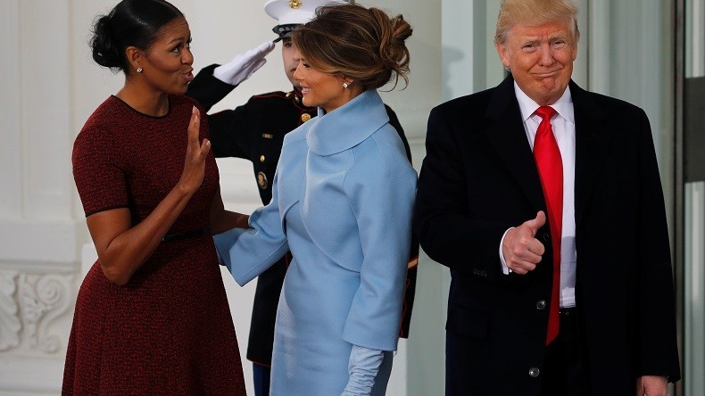 Investiture de Trump : sur Twitter, les internautes saluent la fashion attitude de Melania