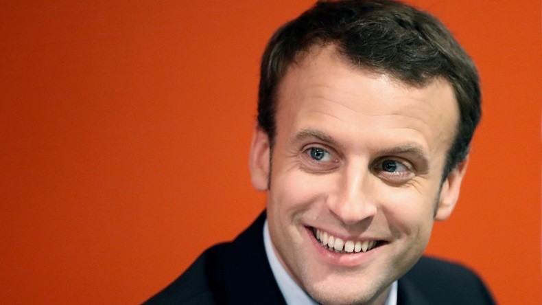 En leur offrant un pass culturel de 500 euros, Emmanuel Macron veut séduire les jeunes