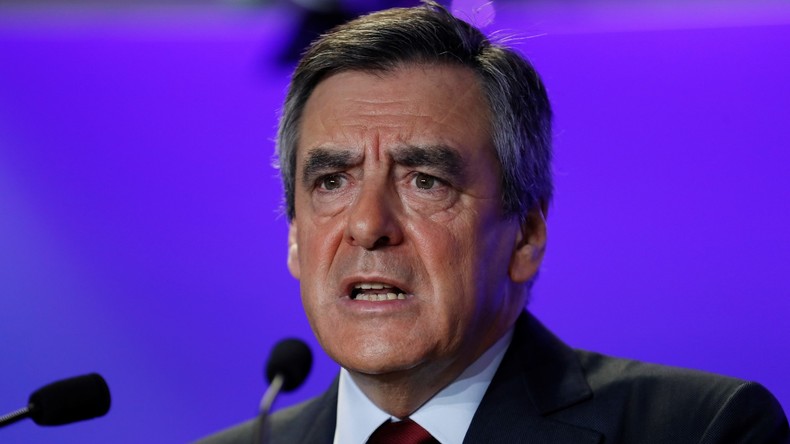 «Ces manœuvres puent la calomnie» : accusé d'avoir perçu de l'argent détourné, Fillon se défend