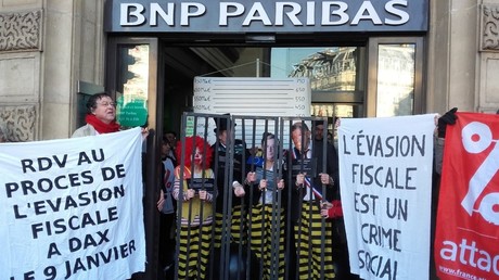 Une quarantaine de militants ont investi l'agence BNP Paribas à Opéra 