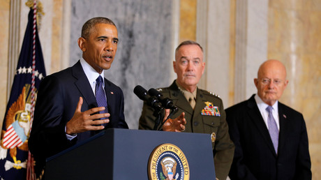 Barack Obama et le directeur des services de renseignement nationaux James Clapper