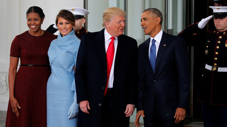 Barack et Michelle Obama accueillent Donald et Melania Trump pour un thé à la Maison Blanche quelques heures avant le discours d'investiture du président-élu.
