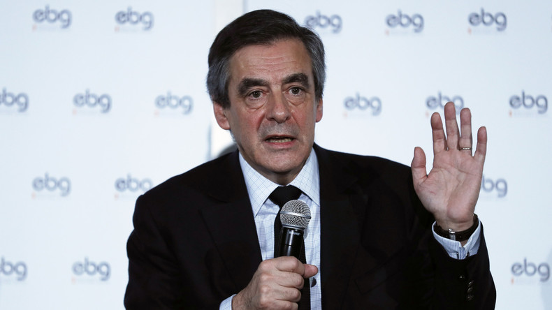 «Un million d'euros brut» : le Canard enchaîné alourdit ses accusations contre la famille Fillon