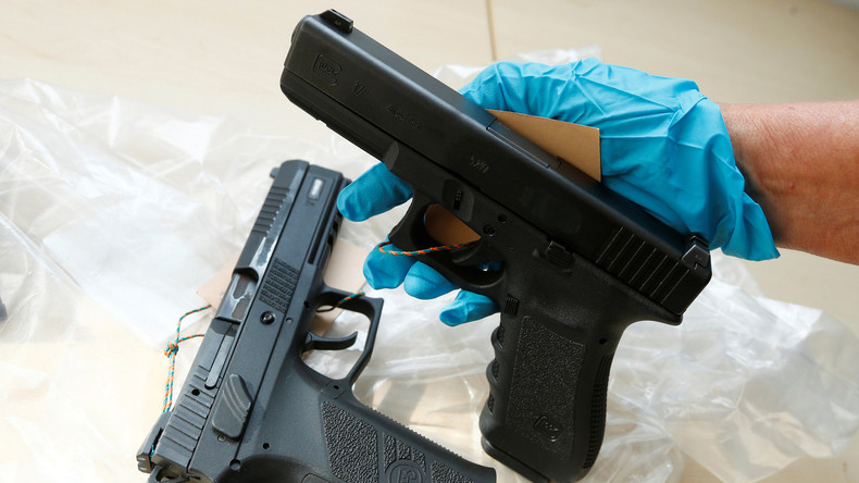 Des fusils pour «effrayer» les migrants : un site de vente d’armes illégales fermé en Allemagne