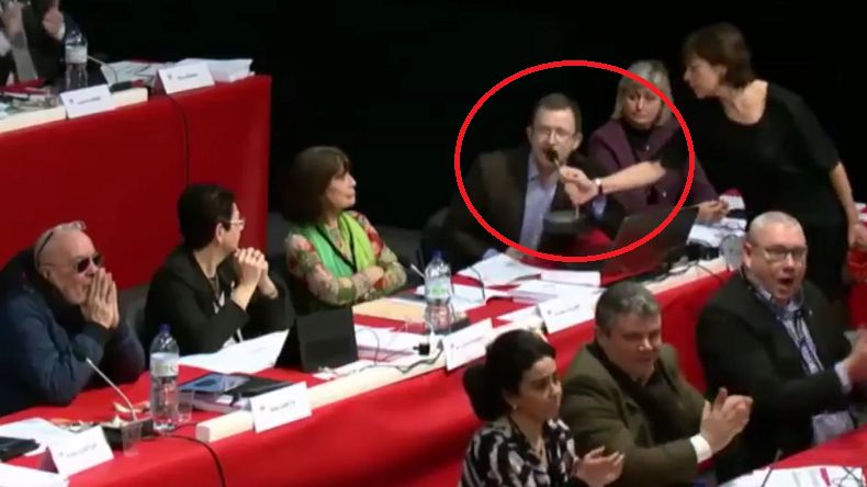 Quand un élu FN se fait arracher le micro des mains par la présidente PS de la région (VIDEO)