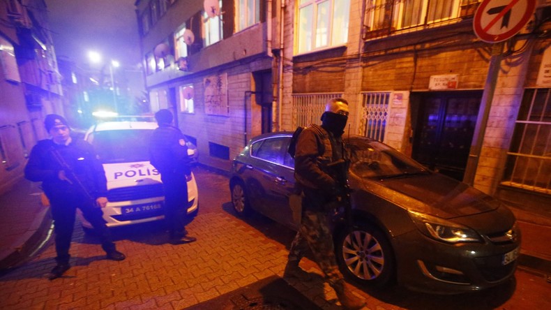 Turquie : la police aurait arrêté environ 400 membres présumés de Daesh (VIDEO)