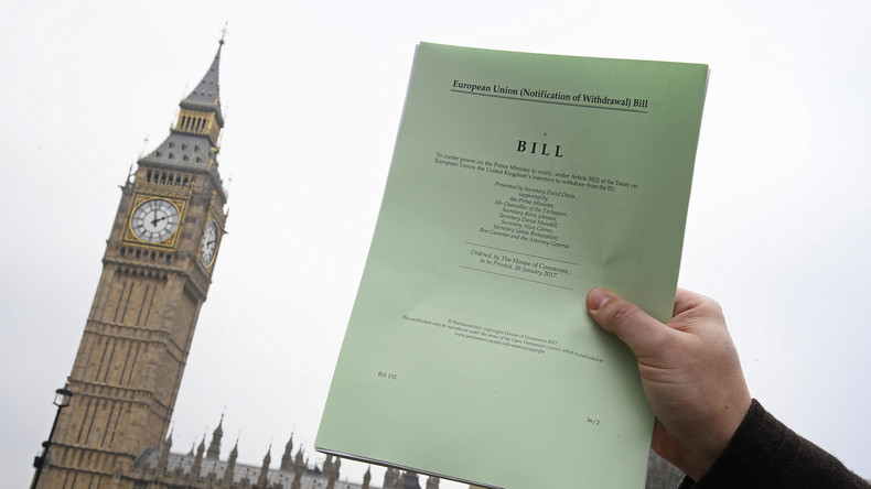 Les députés britanniques autorisent le déclenchement du Brexit par Theresa May
