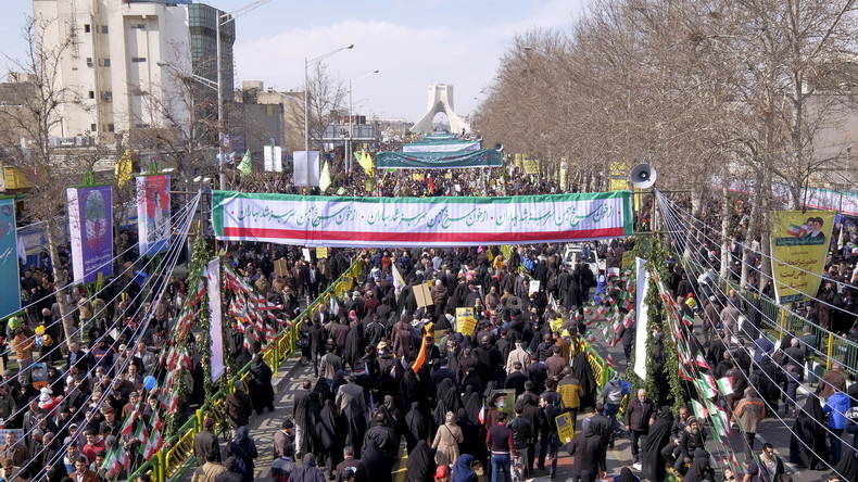 Iran : gigantesque manifestation pour le 38e anniversaire de la Révolution islamique