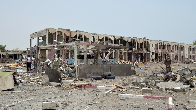Yémen : des civils seraient piégés dans un port sous les bombardements de la coalition saoudienne
