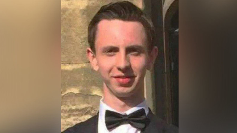 Un étudiant de Cambridge brûle un billet de 20 livres devant un SDF et provoque un tollé
