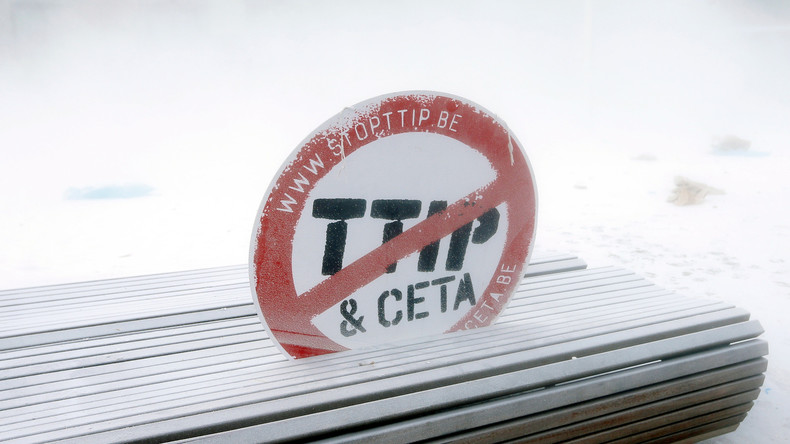 Une pétition contre le CETA signée par 3,5 millions de personnes remise au Parlement européen
