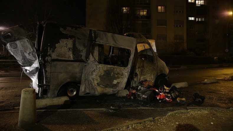 Un rassemblement pour Théo vire à l'émeute à Rouen, les violences reprennent en banlieue (VIDEOS)