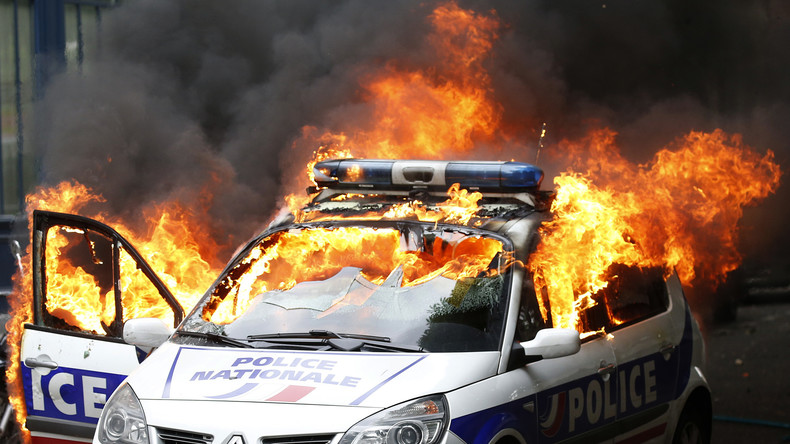 Voitures personnelles de policiers brûlées : les agents appelés à la prudence