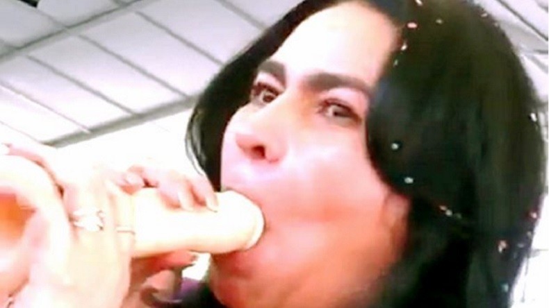 Une politique mexicaine suscite un tollé en apprenant à mettre un préservatif avec la bouche (VIDEO)