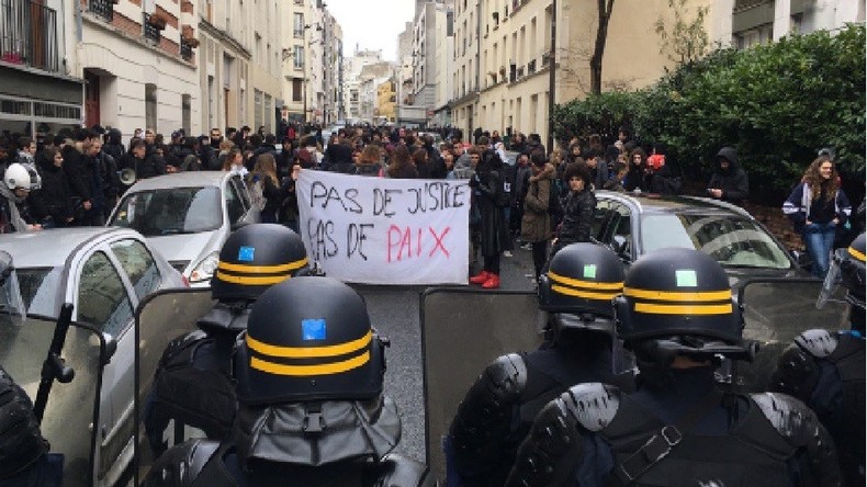 Manifestation sauvage de lycéens à Paris suite à l'affaire Théo, des incidents à déplorer (VIDEOS)