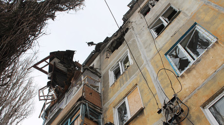 Un bâtiment résidentiel de Donetsk détruit par les forces armées ukrainiennes