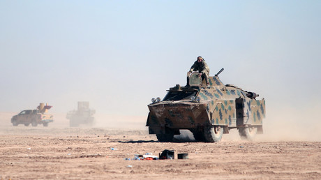 Des combattants des Forces démocratiques syriennes près de Raqqa