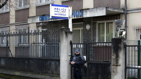 Des violences ont éclaté le 6 février à Aulnay-sous-Bois : parmi les nombreux vidéastes amateurs présents, l'un d'eux a été pris à partie par un policier