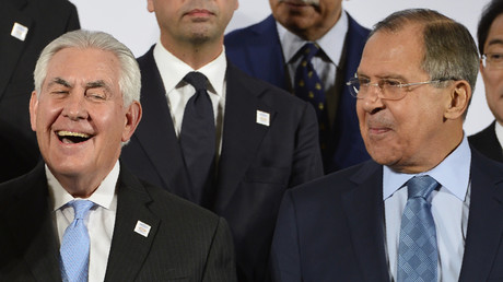 Le secrétaire d'Etat américain Rex Tillerson (à gauche) et le ministre russe des Affaires étrangères Sergueï Lavrov