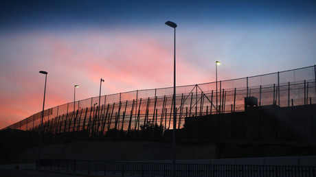 La barrière à la frontière espagnole à Ceuta