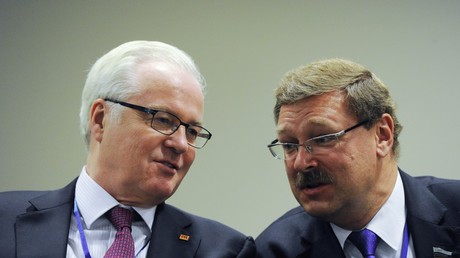 L'envoyé spécial de la Russie auprès de l'ONU Vitali Tchourkine (à gauche), décédé ce lundi le 20 février 2017, et le sénateur russe Konstantine Kosatchiov