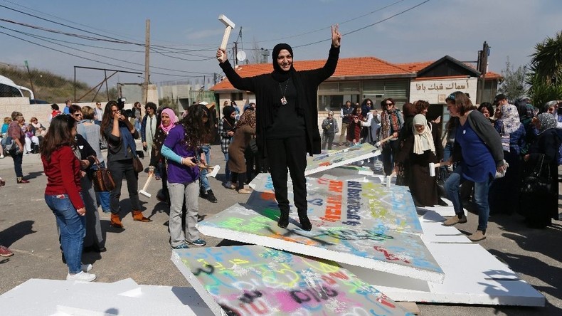 Cisjordanie : Palestiniennes et Israéliennes marchent contre l'occupation