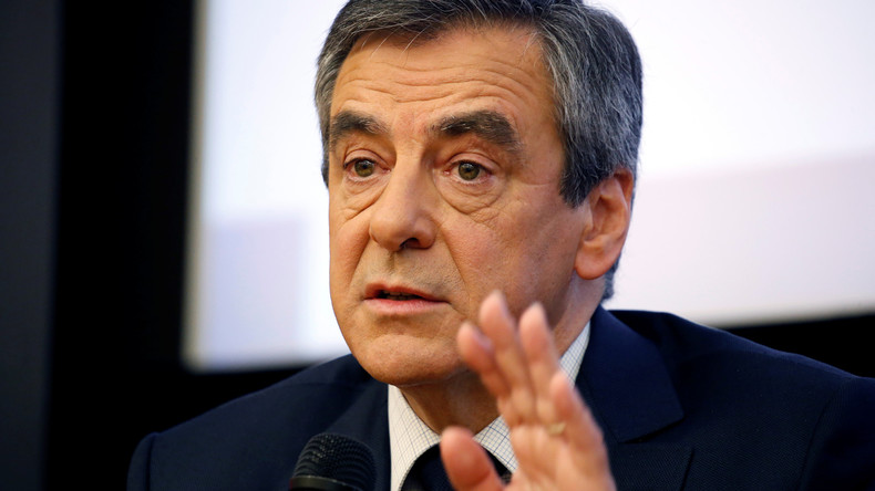 «Et alors ?» : Fillon face à la polémique suscitée par ses costumes «offerts par un ami»