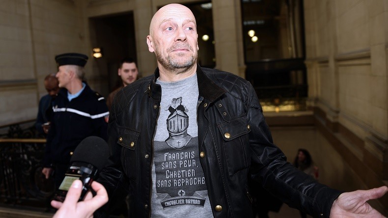 Alain Soral condamné à trois mois de prison ferme pour avoir publié un dessin jugé négationniste