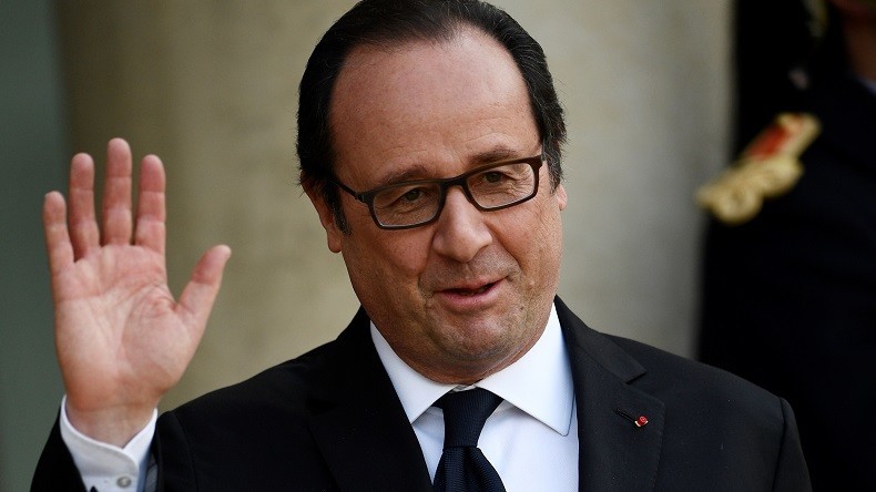 «Je suis dans un travail de démolition» depuis cinq ans, blague François Hollande