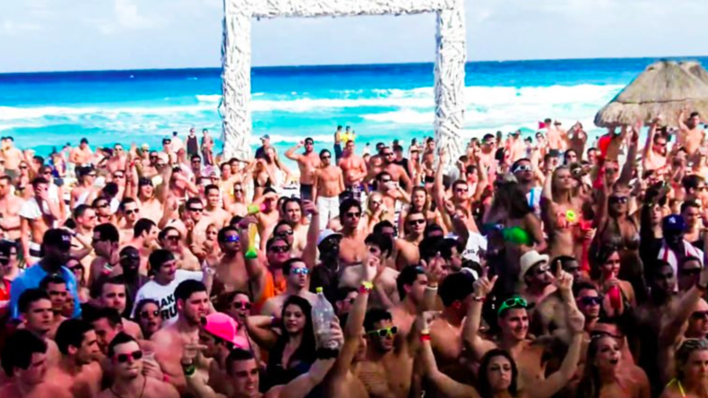«Construisez le mur !» : en plein spring break au Mexique, des jeunes Américains chantent en chœur