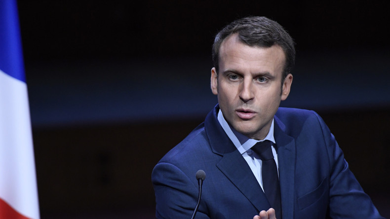 «Je ne viens pas devant les maires pour me faire siffler» : Macron s'accroche avec les édiles