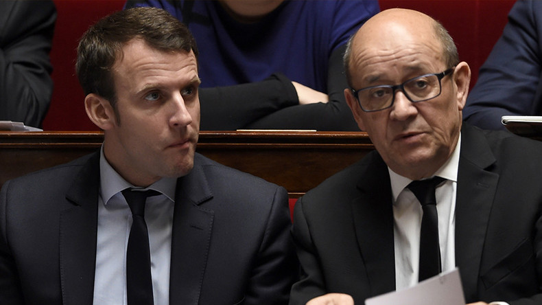 Sans surprise, Jean-Yves le Drian officialise son soutien à Emmanuel Macron