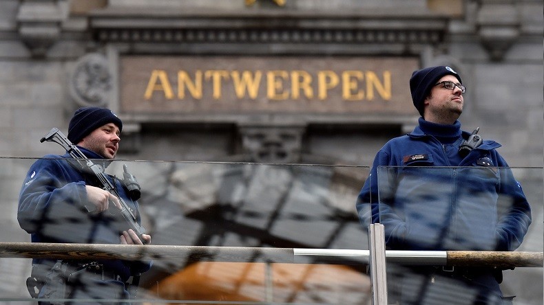 Attaque à la voiture déjouée à Anvers : le suspect arrêté avec des armes dans son coffre