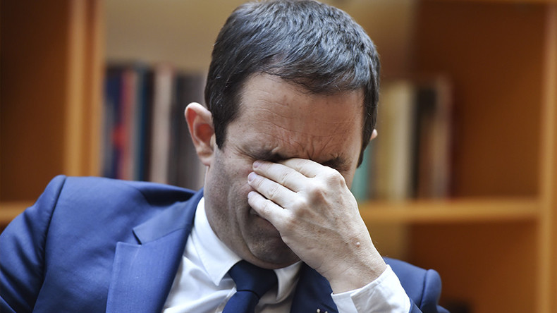 Pas «acceptable», «moche», le soutien de Le Drian à Macron suscite un tollé à droite comme à gauche