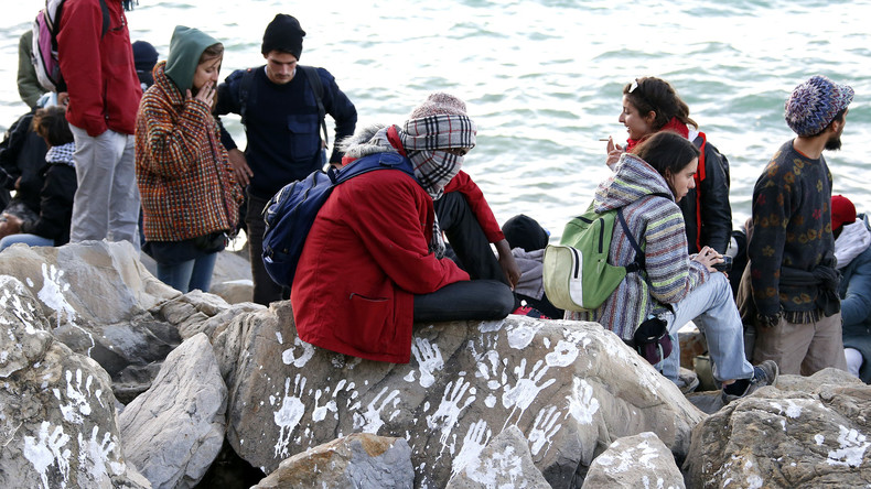 Italie : deux bénévoles britanniques et un Français arrêtés pour avoir donné à manger aux migrants