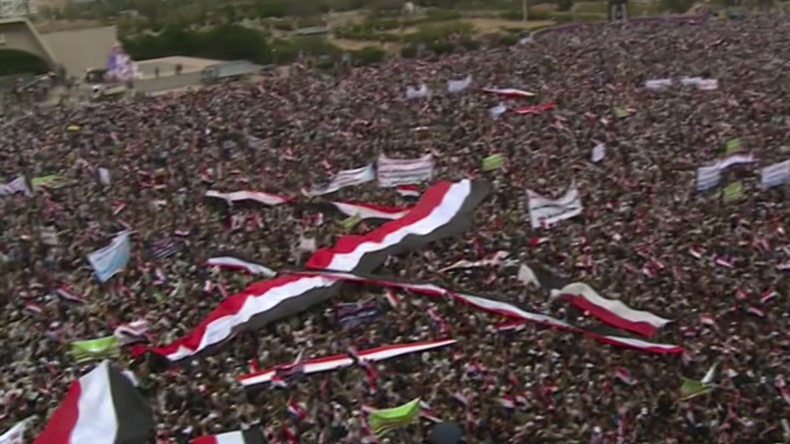 Des milliers de manifestants à Sanaa protestent contre l’intervention dirigée par l’Arabie saoudite
