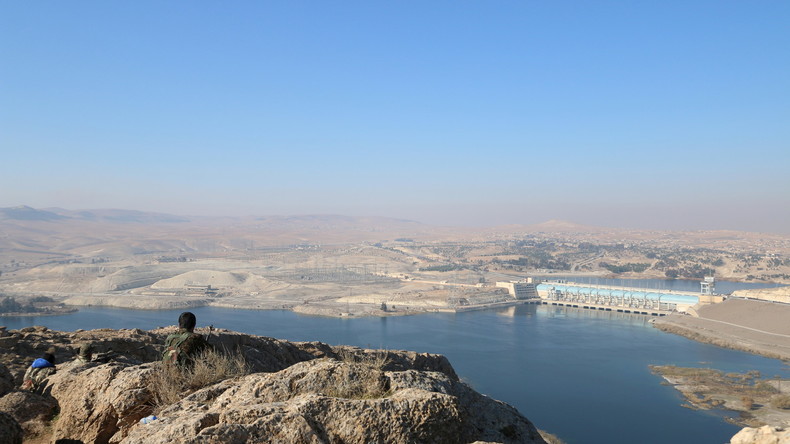 Le plus grand barrage de Syrie aurait été endommagé par des frappes aériennes