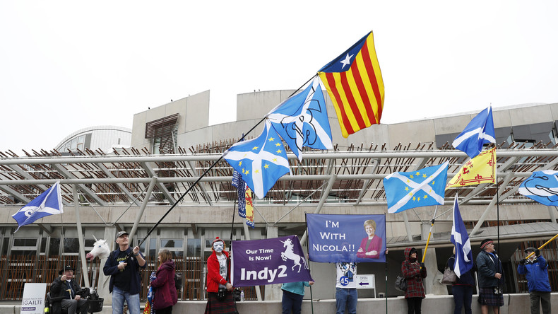 Le parlement d'Ecosse demande un nouveau référendum sur l'indépendance, Londres refuse