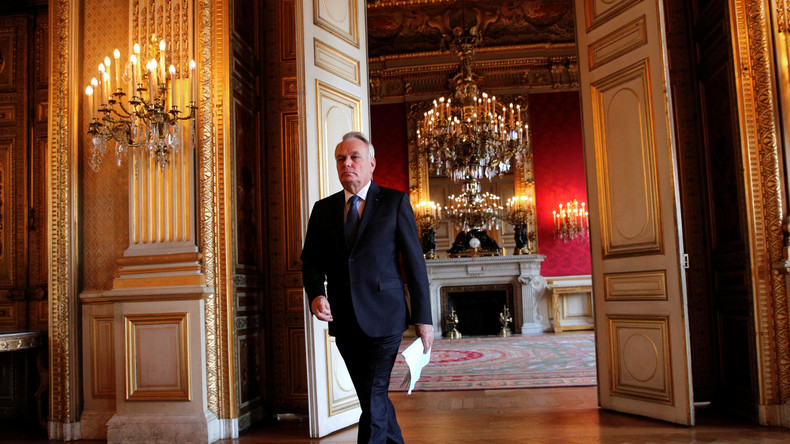 Jean-Marc Ayrault mange son chapeau et affirme qu'il ne faut plus se focaliser sur le départ d'Assad