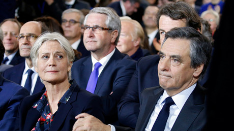 Convoqué par les juges, François Fillon a convoqué ses proches et demandé conseil aux cadres de son parti 