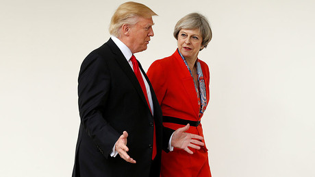 Donald Trump accompagnant Theresa May à la Maison Blanche, le 27 janvier 2017