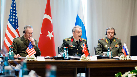 Le chef d’état-Major des armées des Etats-Unis, le général Joseph Dunford, son homologue turc, le général Hulusi Akar et le chef d'état-major des forces armées de Russie, Valery Gerasimov.