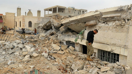 La mosquée détruite par le bombardement américain près du village d'al-Jineh en Syrie