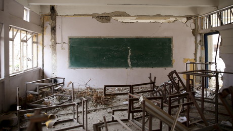 Une photo d'archive, une école détruite près de Damas